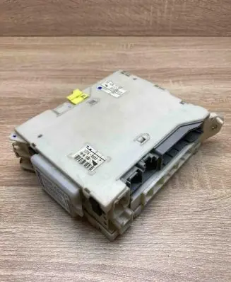 Lexus IS 220D-250-350 Fuse module 8273053050 8267253060