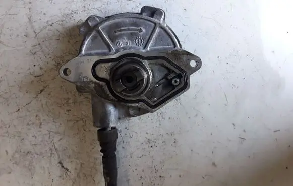 Mercedes-Benz A W169 Vacuum pump A6402300365