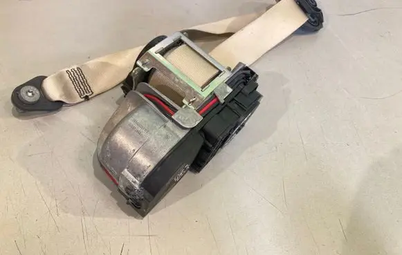 Mercedes-Benz S W221 Front seatbelt A2218603285