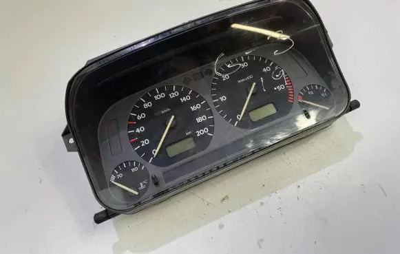 Volkswagen Golf III Speedometer (instrument cluster) 1H0919860H 351017000