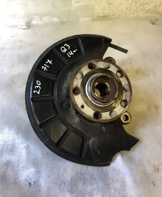 Audi Q3 8U Front wheel hub