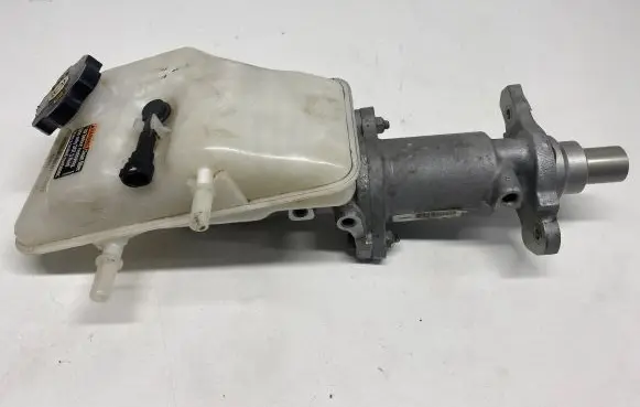 Chevrolet Volt I Master brake cylinder 32668477
