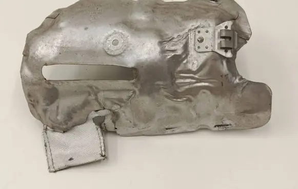 BMW 2 F46 Heat shield in engine bay 8585807