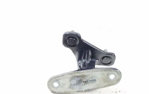 Mercedes-Benz E W212 Front door upper hinge A2047201637