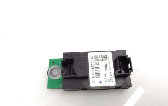 Mercedes-Benz S W221 Aerial antenna amplifier A2218201889
