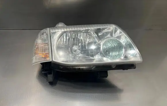 Nissan X-Trail T30 Headlight/headlamp
