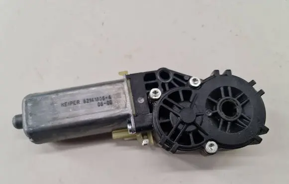 Volkswagen PASSAT B6 Seat adjustment motor 0390203224