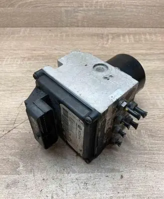 Volkswagen PASSAT B6 ABS Pump 3C0614109 16420501