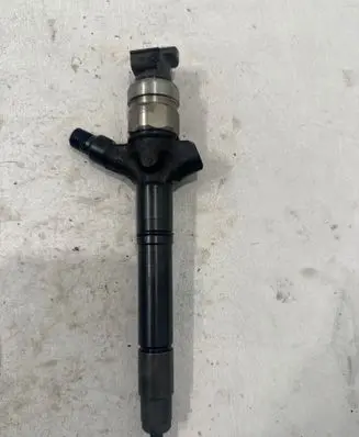 Toyota Avensis T250 Fuel injector 236700R180