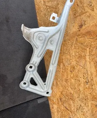 BMW X2 F39 Fender mounting bracket 7431007