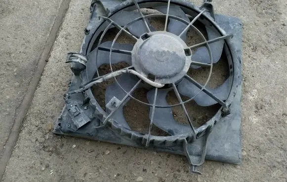 KIA Ceed Radiator cooling fan shroud