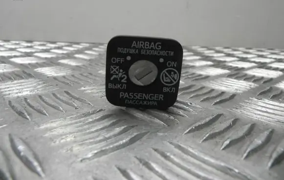 Passenger airbag on/off switch