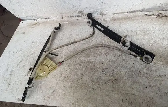 Dodge Caliber Front window lifting mechanism without motor