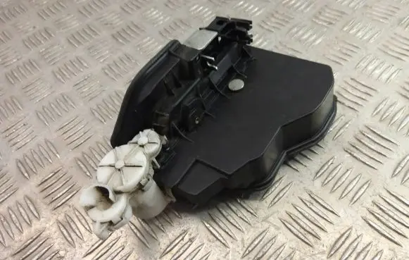 BMW X3 F25 Front door lock 7318409