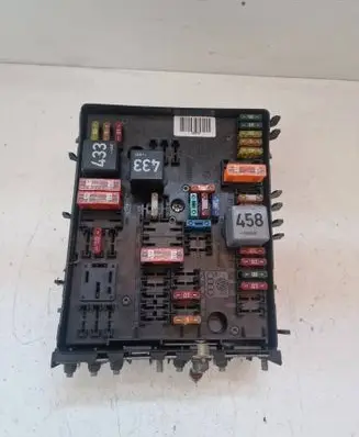 Audi A3 S3 8P Fuse module 1K0937124H 015345021