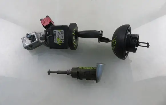 Renault Clio III Ignition lock 8200214173C N0502060A02