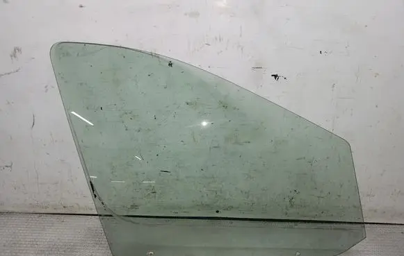 Mercedes-Benz Vaneo W414 Front door window glass four-door