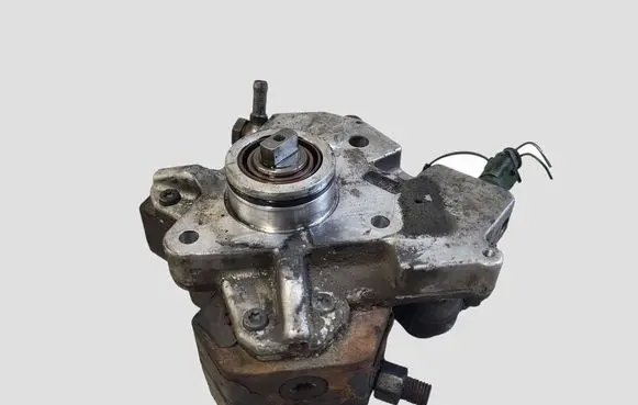Volvo V70 Fuel injection high pressure pump 0445010111 30756125