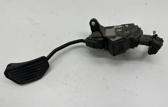 Toyota RAV 4 (XA40) Accelerator throttle pedal 781100W050