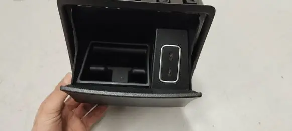 Mercedes-Benz GLE W167 USB socket connector A1676801205