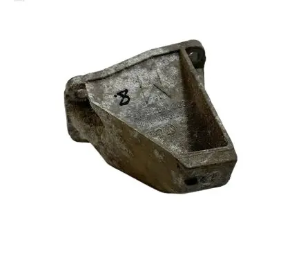 Volkswagen PASSAT B5 Engine mounting bracket 8D0399113AB