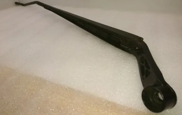 Toyota Avensis T250 Front wiper blade arm 8521105070
