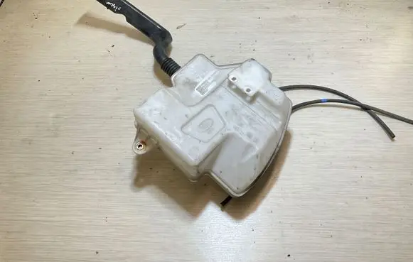 Land Rover Discovery 4 - LR4 Windshield washer fluid reservoir/tank AH2217A645AD