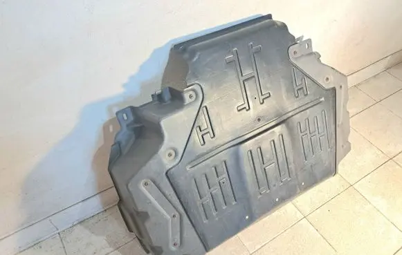 Mercedes-Benz Sprinter W901 W902 W903 W904 Engine splash shield/under tray A9015240925