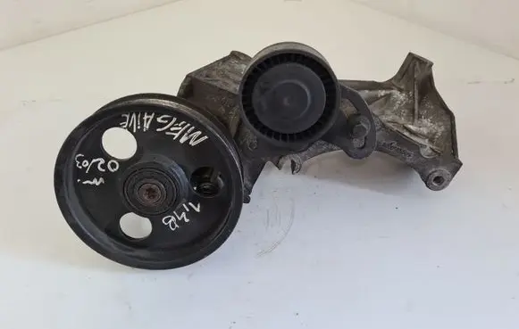 Renault Megane II Generator/alternator bracket 8200185605