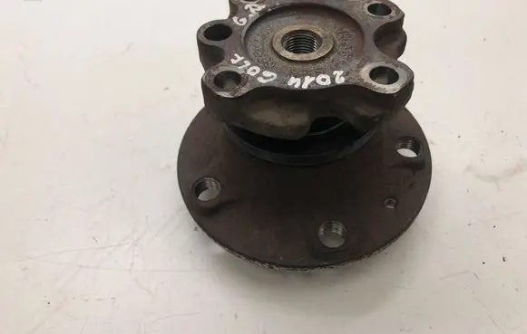 Volkswagen Golf VII Rear wheel hub