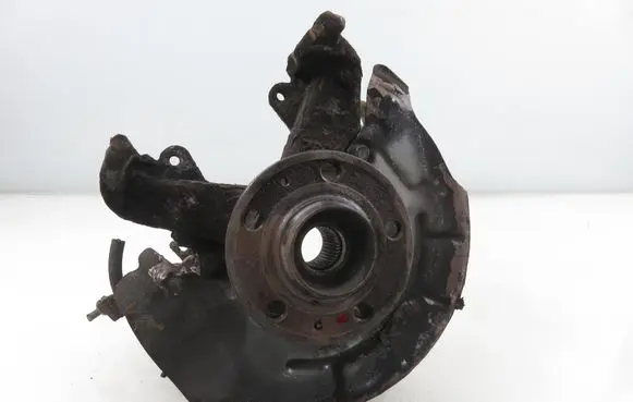 Volkswagen Polo IV 9N3 Front wheel hub spindle knuckle 