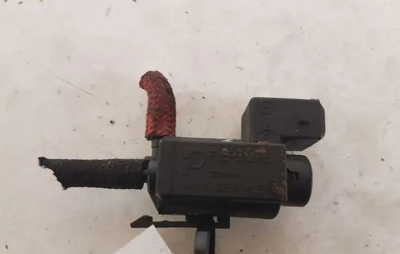 BMW 3 E90 E91 Turbo solenoid valve 70231800 7810831