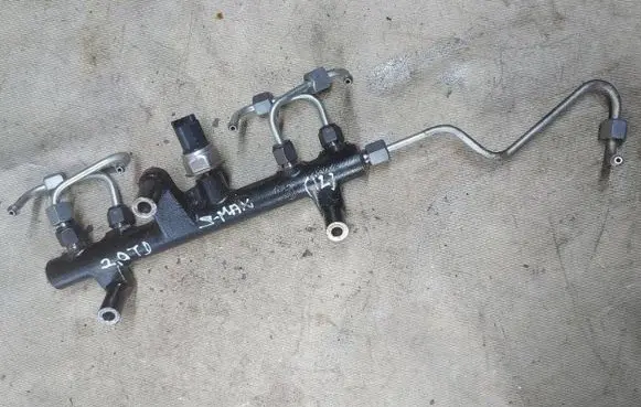 Ford S-MAX Fuel distributor 9681909680