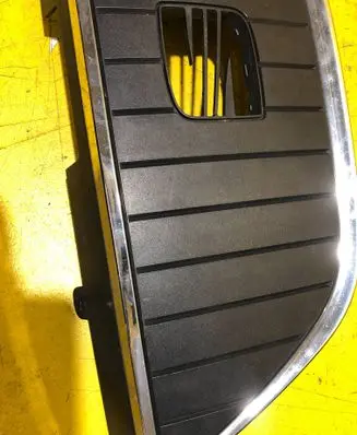 Seat Ibiza IV (6J,6P) Front bumper upper radiator grill 6J0853654B