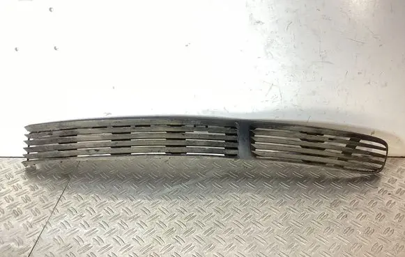 Volkswagen PASSAT B5 Front bumper lower grill 3B0853677B