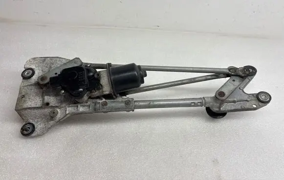 Nissan X-Trail T30 Front wiper linkage and motor 32228
