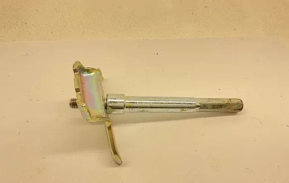 Volkswagen Touareg I Battery bracket 7L0915138C