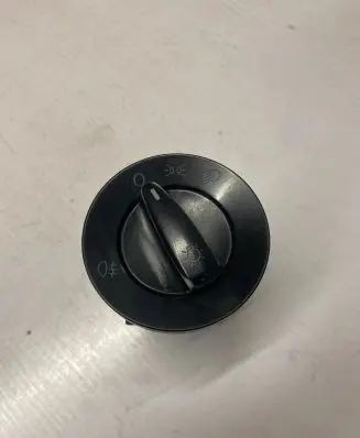 Volkswagen Golf IV Light switch 1C0941531
