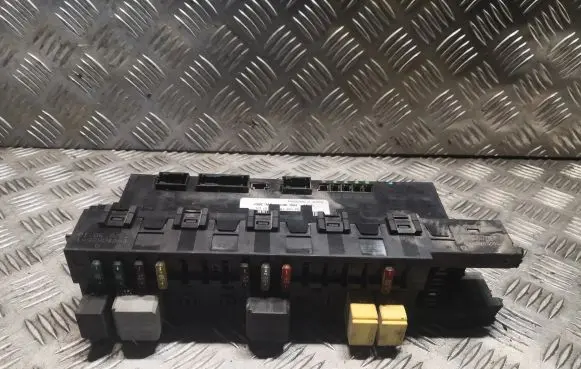 Mercedes-Benz C W203 Fuse box set 2035451801 A2035451801
