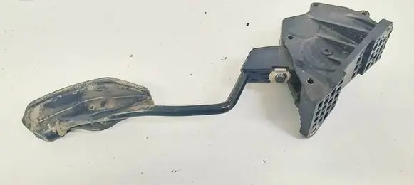 Toyota RAV 4 (XA30) Accelerator throttle pedal 7811042030