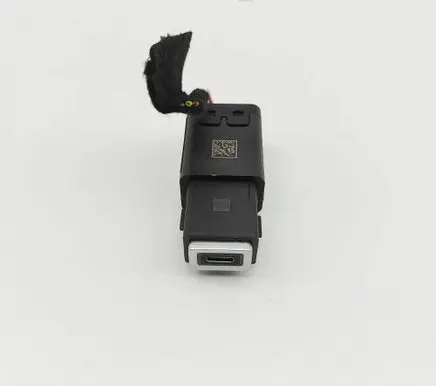Toyota ProAce City USB socket connector 98313506VV 9831350680