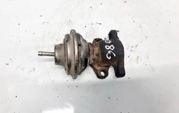Volkswagen PASSAT B5 EGR valve 028131501E
