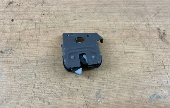 BMW 6 F06 Gran coupe Seat back rest lock catch 5220