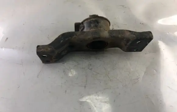 Mitsubishi Pajero Pinin Engine mount bracket