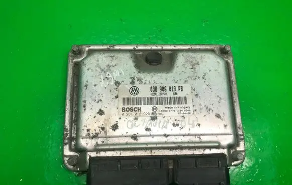 Volkswagen PASSAT B5.5 Engine control unit/module ECU 038906019PB 0281012920