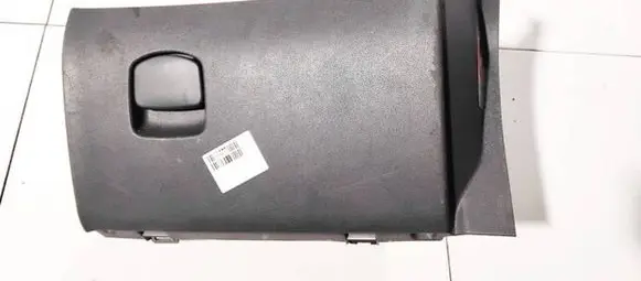 Glove box
