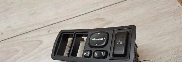Toyota Avensis T250 Wing mirror switch 183575