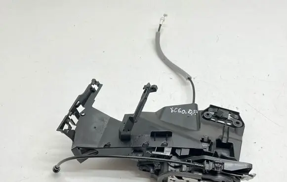 Volvo XC60 Front door lock 31440998 C57582101