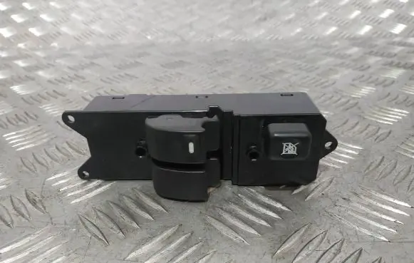 Mitsubishi Colt Electric window control switch 8608A076