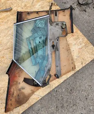 Chrysler 300M Front triangle window/glass 